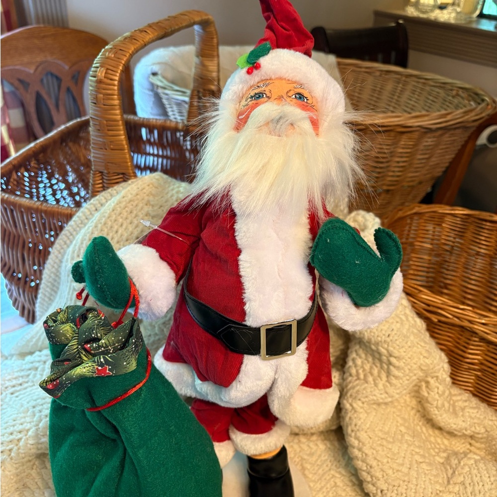 Annalee Red and White Santa Holiday Decor